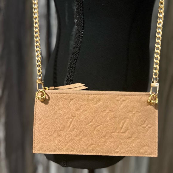LOUIS VUITTON BLUSH NEW MICRO WALLET ON CHAIN - Picture 7 of 16